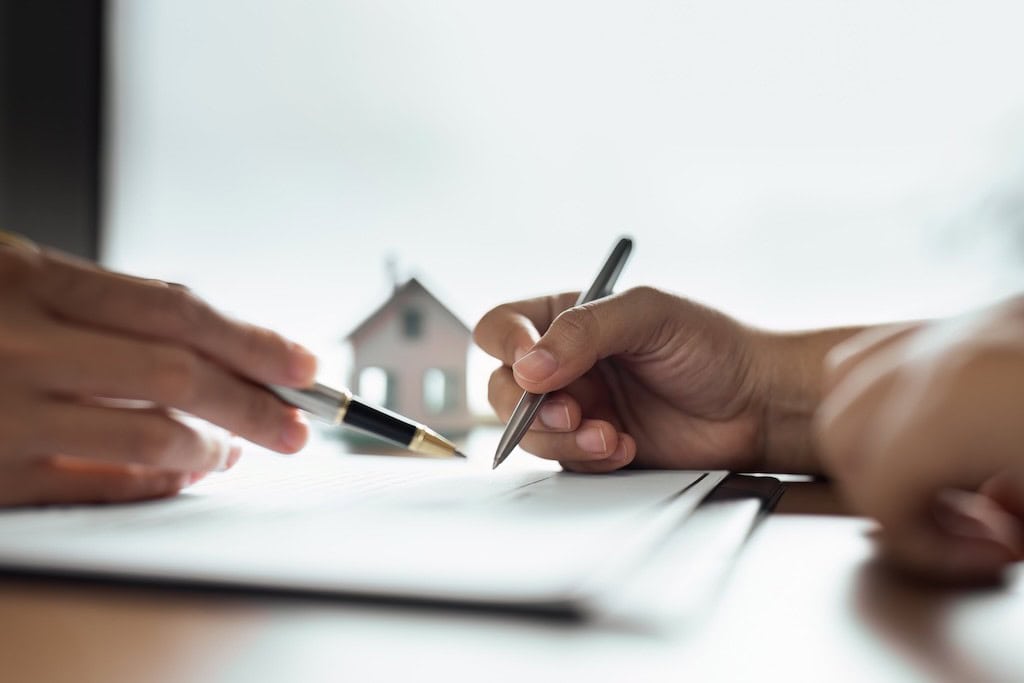 what does contractor insurance cover